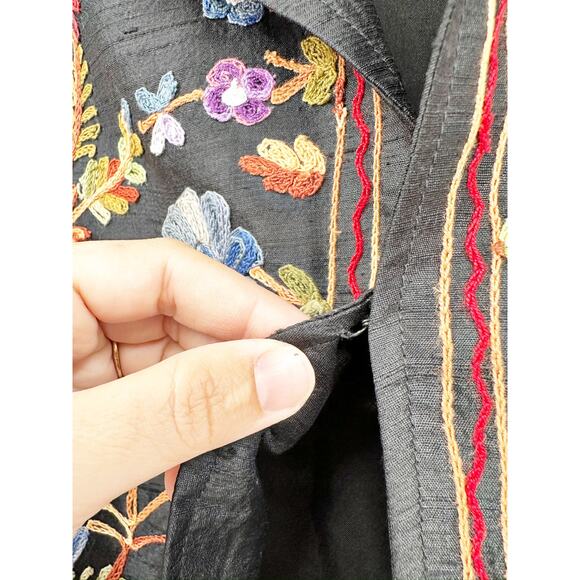 Anu Black 100% Silk Multicolor Floral Embroidered Bohemian Jacket Size Small - Picture 3 of 5